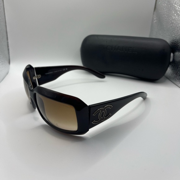 MOTHER OF PEARL CHANEL SUNGLASSES - Picture 1 of 8